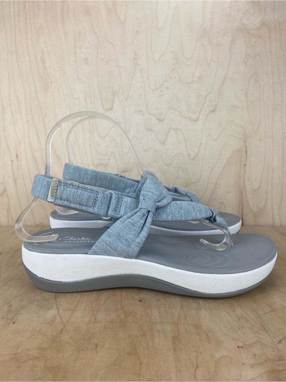 Clarks Cloudsteppers Arla Nicole Light Gray Knotted Thong Sandals Women’s Size 8